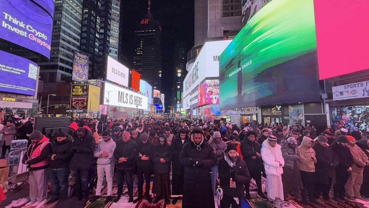 New York Times Meydanı’nda teravih namazı