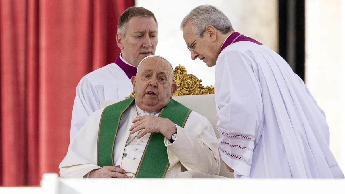 Papa’nın iki defa teneffüsü durmuş! Vatikan açıkladı