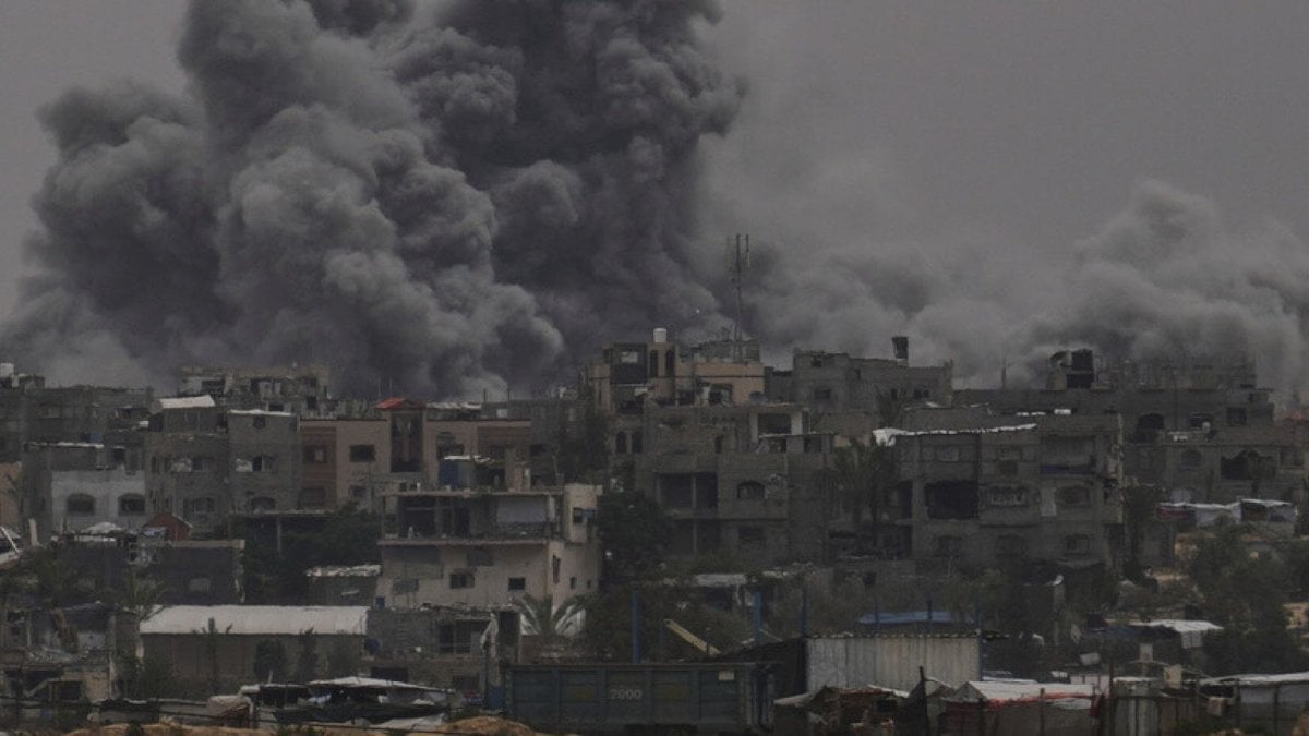 Gazze’de can kaybı 52 bin 365’e yükseldi