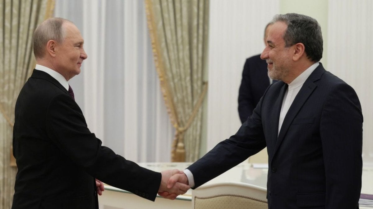 Putin, İran Dışişleri Bakanı Arakçi ile bir araya geldi