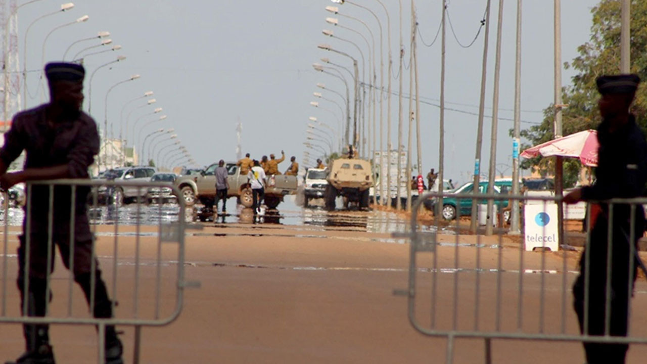 Afrika ülkesinde siyasi kriz… Tüm siyasi partiler feshedildi